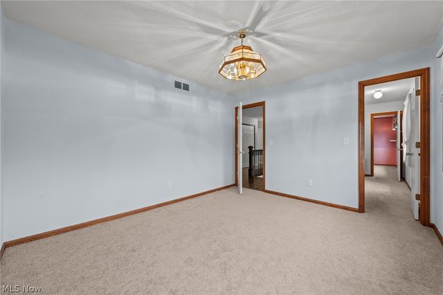 165 Valley Brook Boulevard, Hinckley, OH 44233