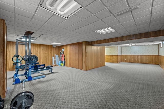 165 Valley Brook Boulevard, Hinckley, OH 44233