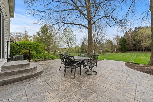165 Valley Brook Boulevard, Hinckley, OH 44233