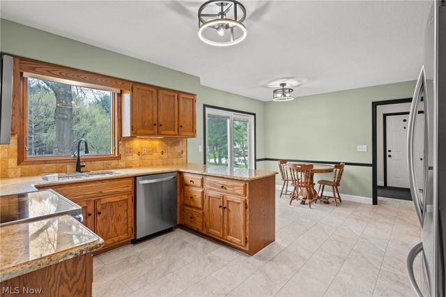 165 Valley Brook Boulevard, Hinckley, OH 44233