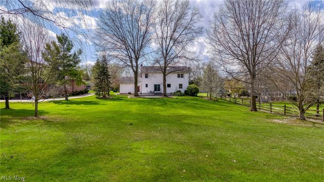 165 Valley Brook Boulevard, Hinckley, OH 44233
