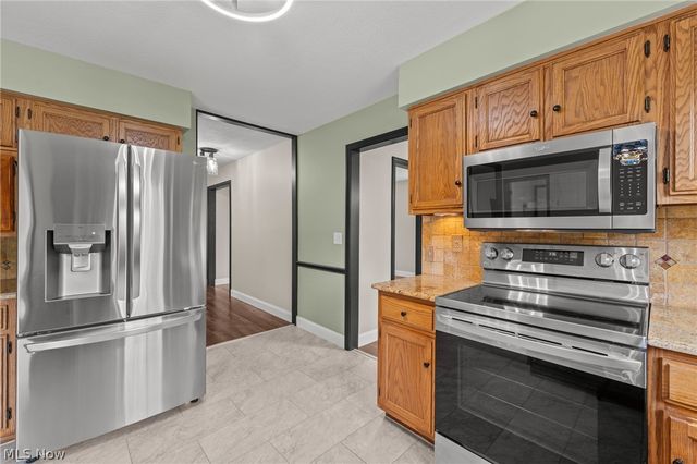 165 Valley Brook Boulevard, Hinckley, OH 44233