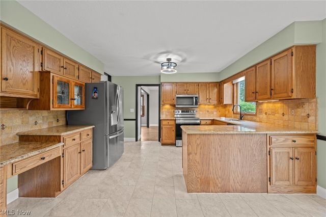 165 Valley Brook Boulevard, Hinckley, OH 44233