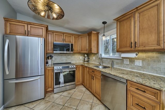 202 Brewer St, Northborough, MA 01532