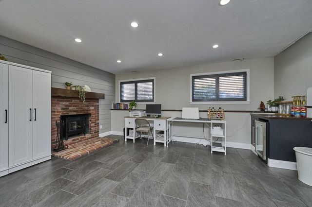 202 Brewer St, Northborough, MA 01532