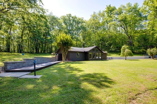 380 Mt Olive Cemetery Rd, Lynnville, TN 38472
