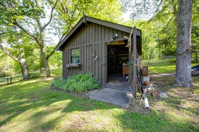 380 Mt Olive Cemetery Rd, Lynnville, TN 38472