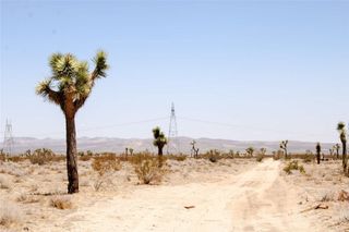 16999 Holly Road, Phelan, CA 92371