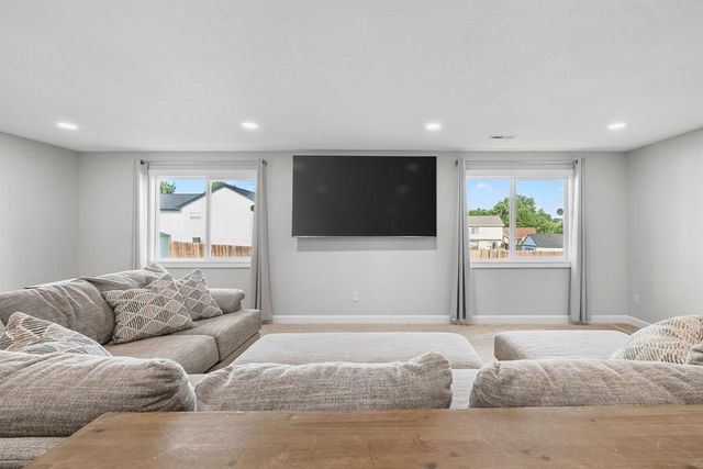 5458 SE 27th Street, Des Moines, IA 50320