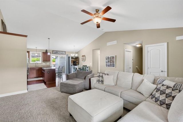 5458 SE 27th Street, Des Moines, IA 50320