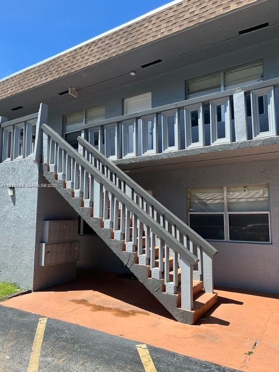 3265 Griffin Rd 101, Dania Beach, FL 33312