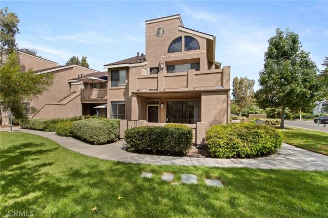 5722 E Stillwater 11, Orange, CA 92869