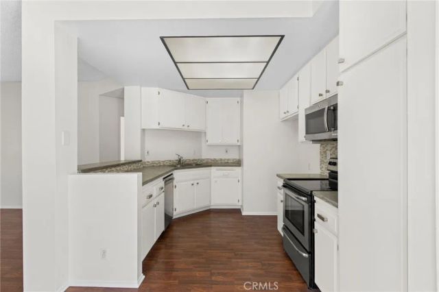 5722 E Stillwater 11, Orange, CA 92869