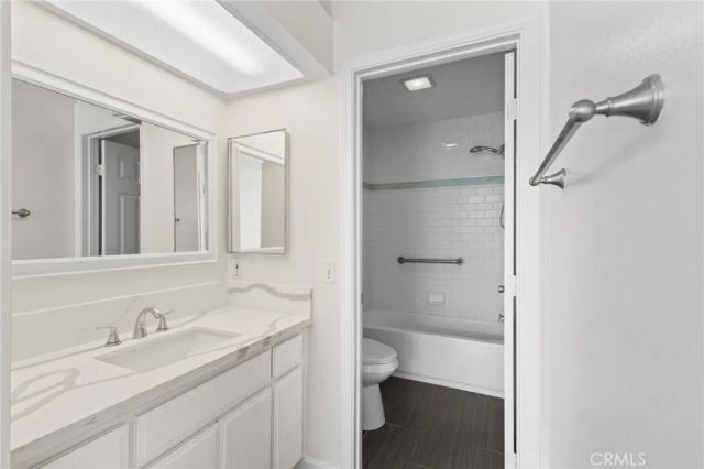 5722 E Stillwater 11, Orange, CA 92869