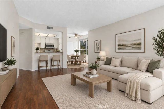 5722 E Stillwater 11, Orange, CA 92869