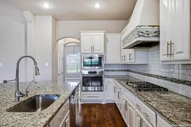 287 Cascade Trail, Castroville, TX 78009