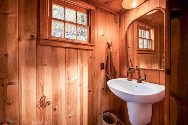 24085 Alpine, Crestline, CA 92325