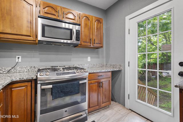 122 Columbia Street, Toledo, OH 43620