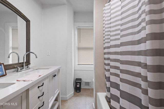 122 Columbia Street, Toledo, OH 43620