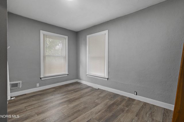 122 Columbia Street, Toledo, OH 43620