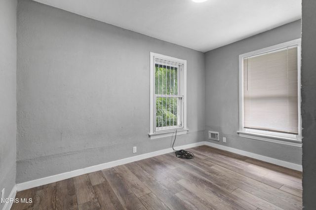 122 Columbia Street, Toledo, OH 43620