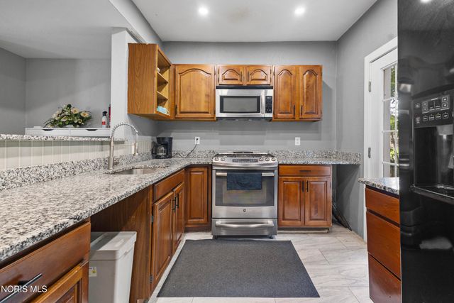 122 Columbia Street, Toledo, OH 43620