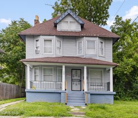 122 Columbia Street, Toledo, OH 43620