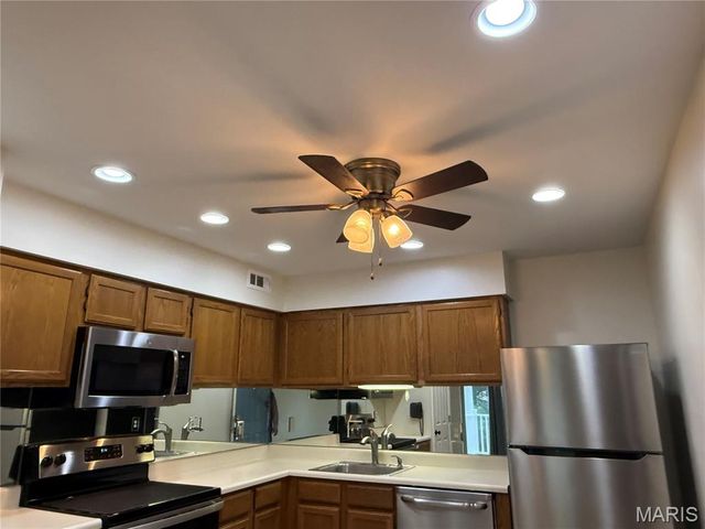 12415 Somerset Place Drive F, Unincorporated, MO 63128