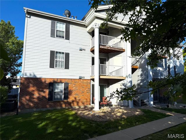 12415 Somerset Place Drive F, Unincorporated, MO 63128