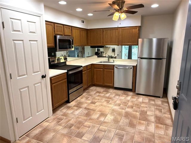 12415 Somerset Place Drive F, Unincorporated, MO 63128