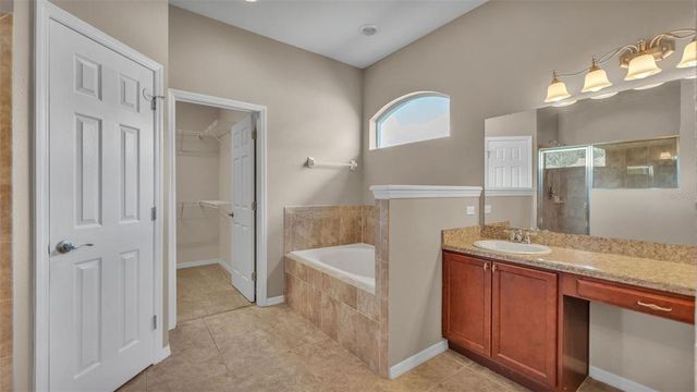 2932 BLACKWATER CREEK DR, Lakeland, FL 33810
