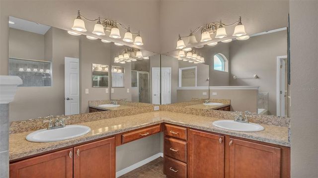 2932 BLACKWATER CREEK DR, Lakeland, FL 33810