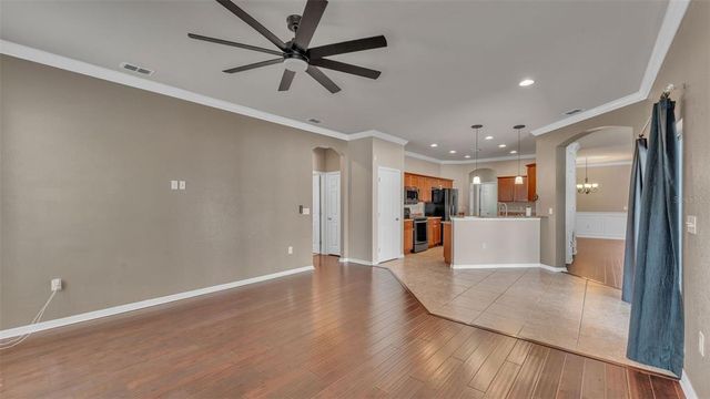 2932 BLACKWATER CREEK DR, Lakeland, FL 33810