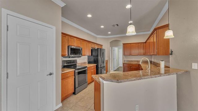 2932 BLACKWATER CREEK DR, Lakeland, FL 33810
