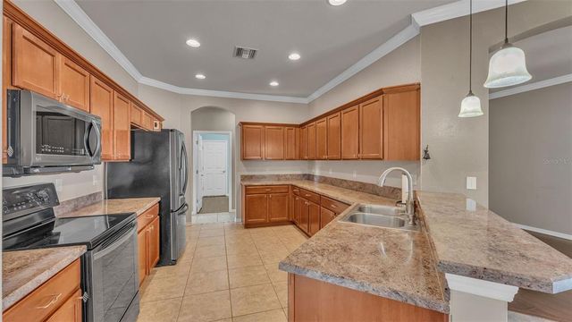 2932 BLACKWATER CREEK DR, Lakeland, FL 33810