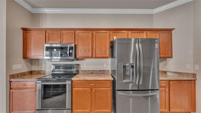 2932 BLACKWATER CREEK DR, Lakeland, FL 33810