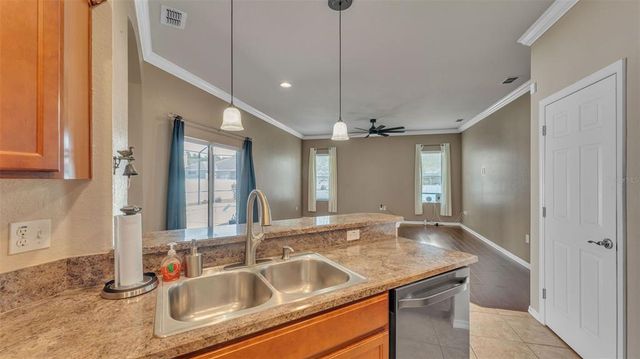 2932 BLACKWATER CREEK DR, Lakeland, FL 33810