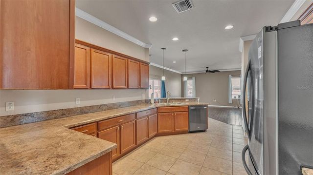 2932 BLACKWATER CREEK DR, Lakeland, FL 33810