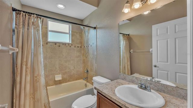 2932 BLACKWATER CREEK DR, Lakeland, FL 33810