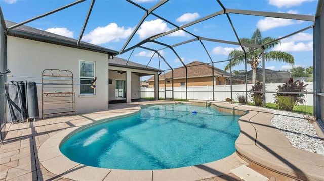2932 BLACKWATER CREEK DR, Lakeland, FL 33810