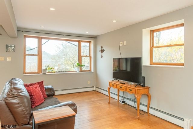 46 Myrtle Ave, Frankford Twp., NJ 07826