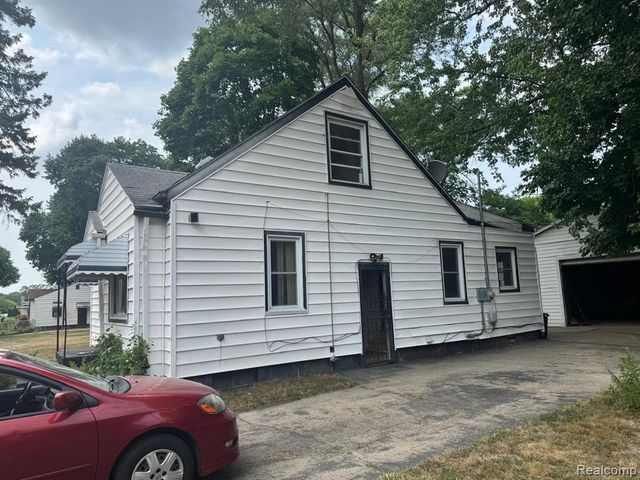 306 W Parkway Avenue, Flint, MI 48505