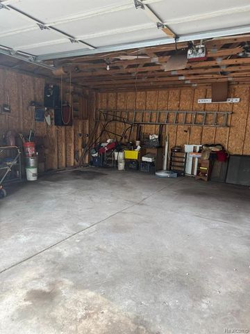 306 W Parkway Avenue, Flint, MI 48505