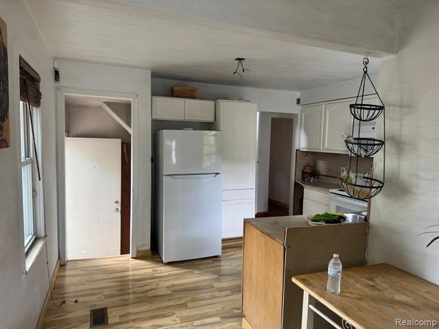 306 W Parkway Avenue, Flint, MI 48505