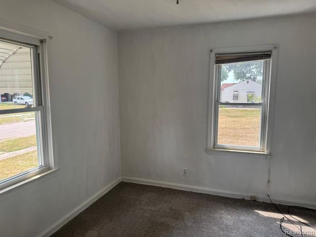 306 W Parkway Avenue, Flint, MI 48505