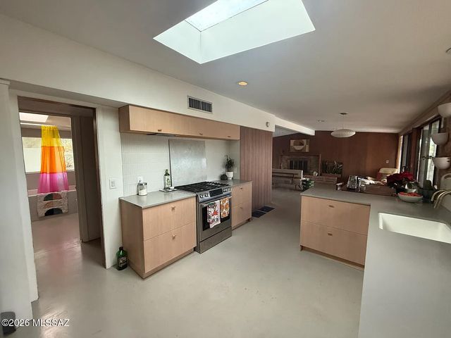 4390 W Camino Nuestro, Tucson, AZ 85745