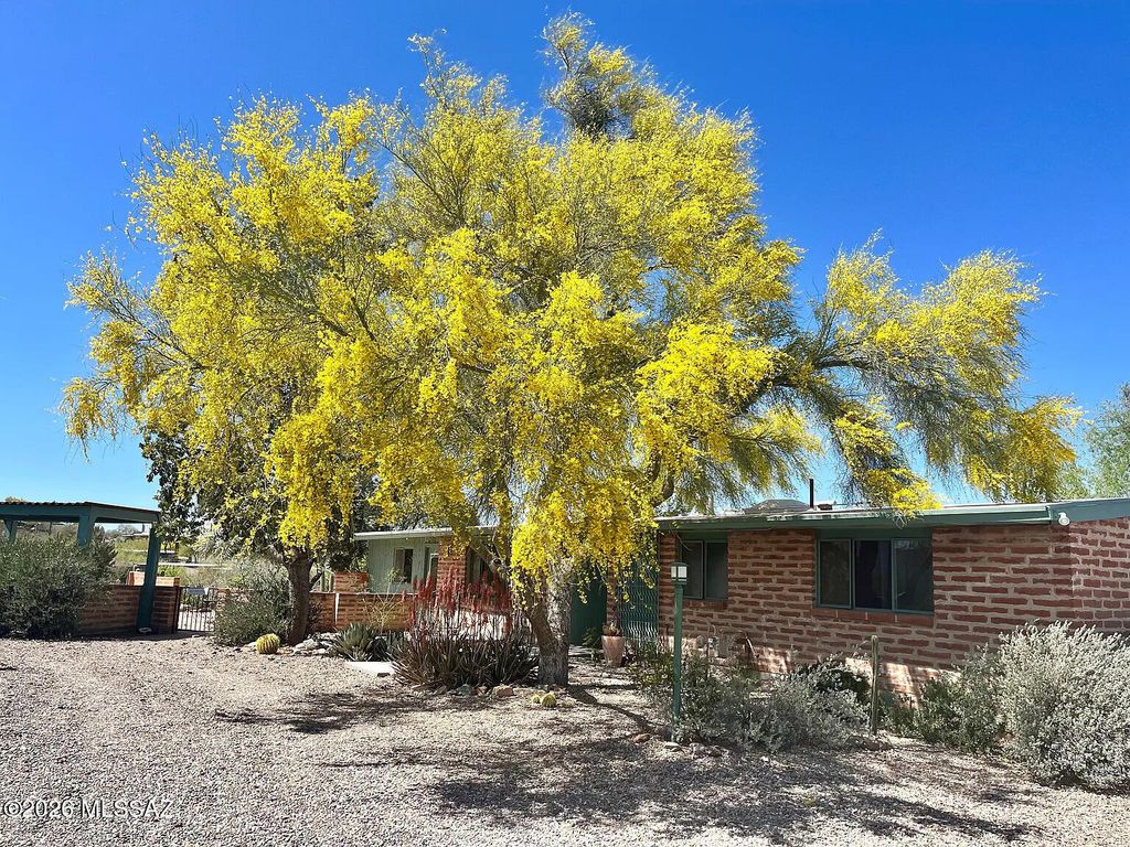 4390 W Camino Nuestro, Tucson, AZ 85745
