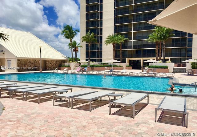 20301 W Country Club Drive 830, Aventura, FL 33180
