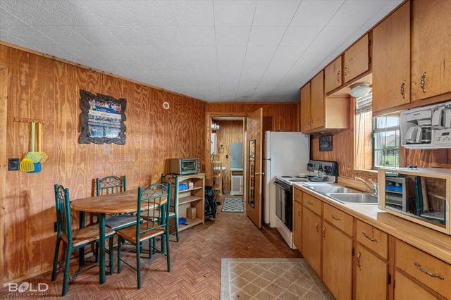 2675 Swan Lake Road, Bossier City, LA 71111
