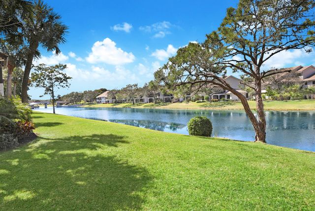 16671 Traders Crossing N 121, Jupiter, FL 33477